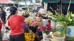 Jelang Imlek 2026, Penjualan Bunga di Jalan Juanda Pekanbaru Meningkat Tajam