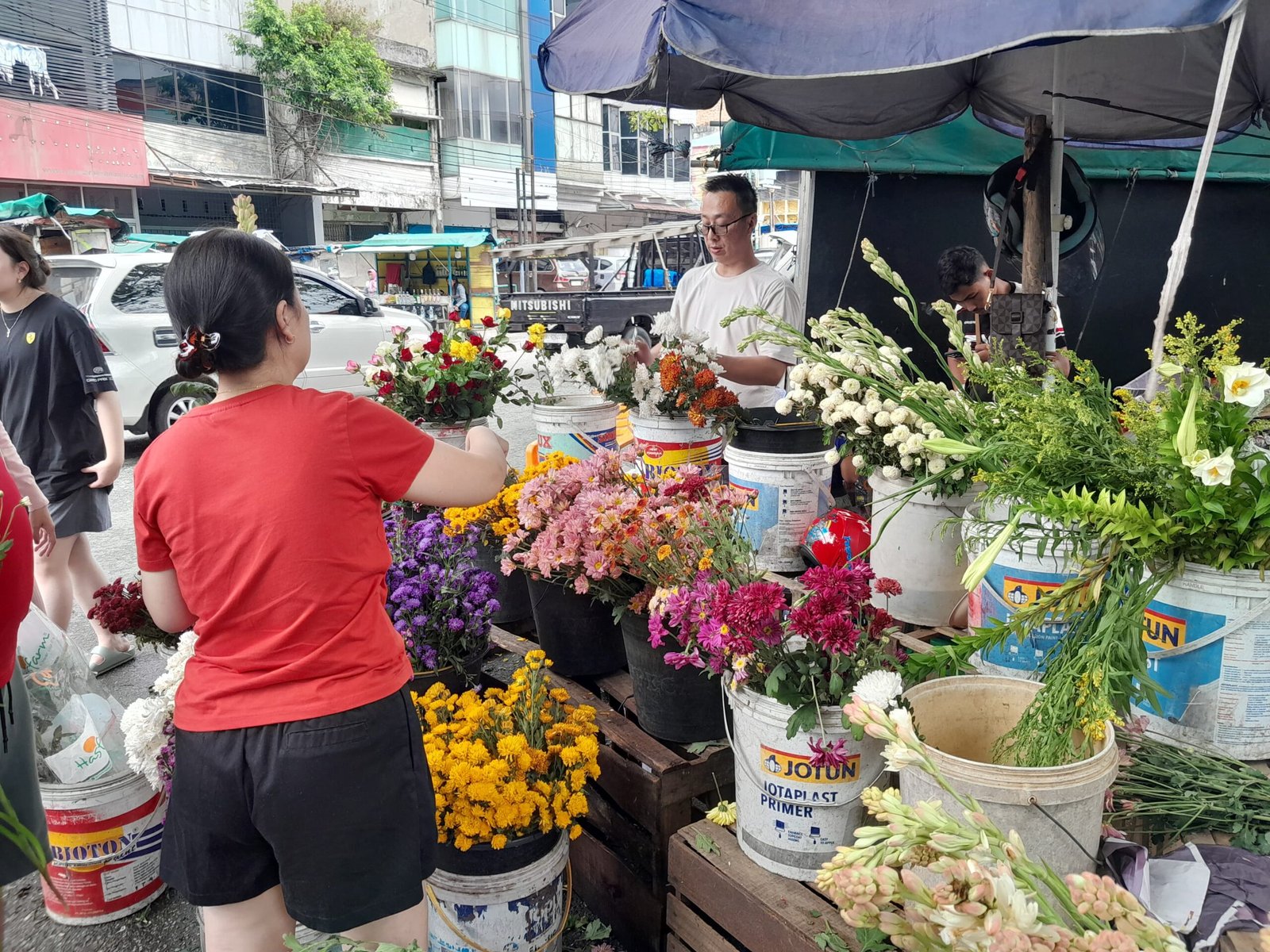 Jelang Imlek 2026, Penjualan Bunga di Jalan Juanda Pekanbaru Meningkat Tajam
