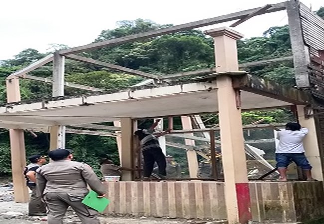 Pembongkaran Total Bangunan di Lembah Anai Ditunda