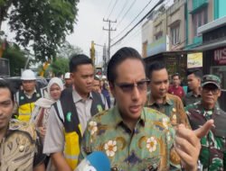 Rico Waas Blusukan ke Helvetia, Pastikan Jalan Konblok dan Drainase Dikerjakan